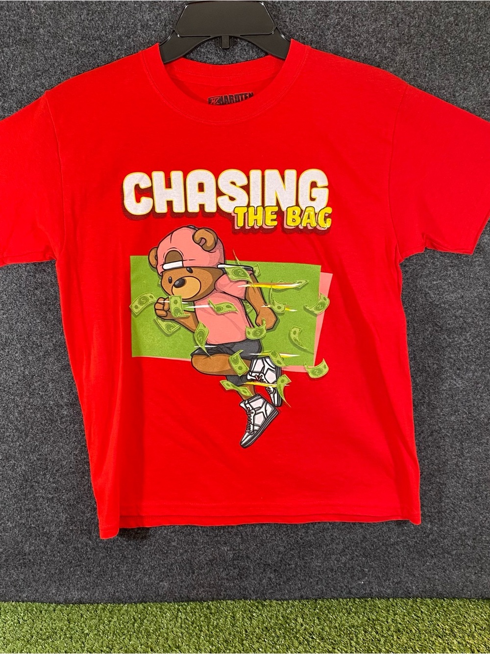 Hard Ten 'Chasing The Bag' Athletic Bear T-Shirt Boys Size Med Red Hip-Hop